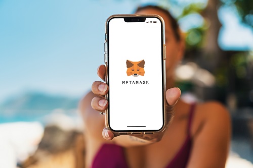 MetaMask partners with Mastercard for a self-custody debit card pilot MetaMask partners with Mastercard for a self-custody debit card pilot program